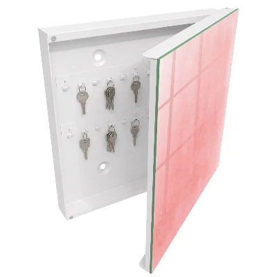 Nyckelskåp med rosa bakgrund