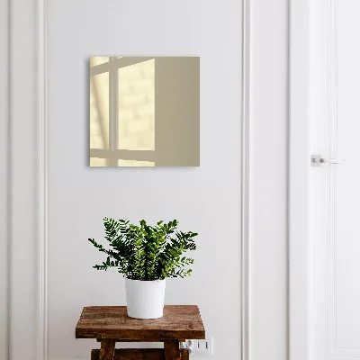 Nyckelskåp i färgen mörk grädde