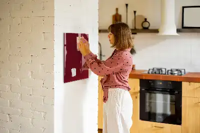 Magnetisk skrivtavla i vinröd färg