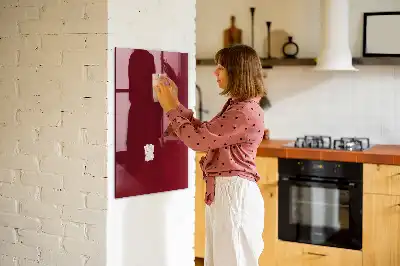 Magnetisk skrivtavla i vinröd färg