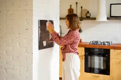 Magnetisk skrivtavla i mörkt trä