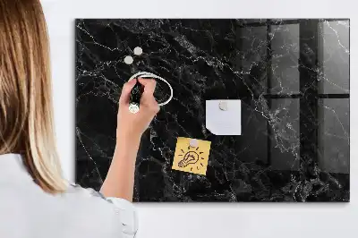 Magnetisk rittavla i dekor av mörk marmor