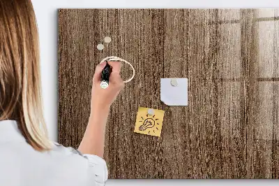 Magnetisk tavla med penna i mörkt trä