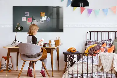 Magnetisk tavla med penna vandrare i mörkret