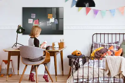 Magnetisk tavla med penna vandrare i mörkret