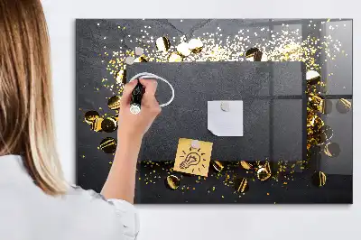 Magnetisk tavla med tillhörande penna och guldkonfetti