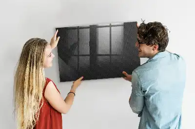 Magnetisk tavla med mörk abstraktion och penna