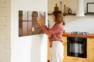 Magnetisk tavla med penna i rustikt trä
