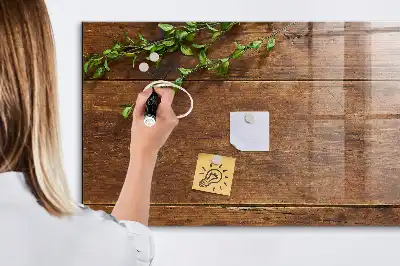 Magnetisk tavla med penna i rustikt trä