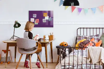 Magnetisk tavla med penna i färgen lila