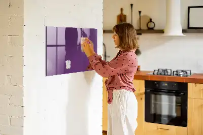Magnetisk tavla med penna i färgen lila