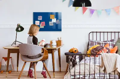 Magnetisk tavla med penna i mörkblått utförande