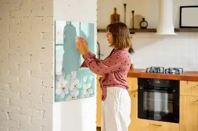 Magnettavla med motiv av blommande blommor