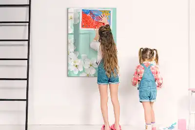 Magnettavla med motiv av blommande blommor