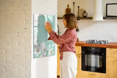 Magnettavla med motiv av blommande blommor