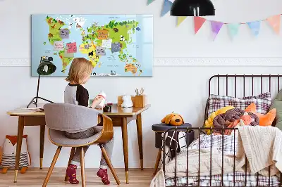 Magnetisk rittavla med motiv av en världskarta med djur