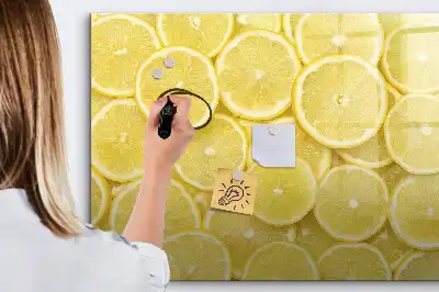 Magnetisk tavla med tillhörande penna och motiv av citronskivor