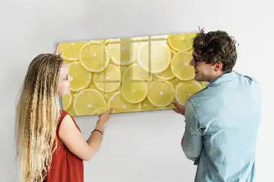 Magnetisk tavla med tillhörande penna och motiv av citronskivor