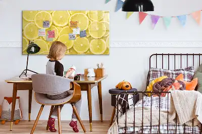 Magnetisk tavla med tillhörande penna och motiv av citronskivor