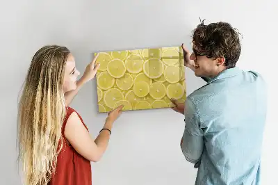 Magnetisk tavla med tillhörande penna och motiv av citronskivor