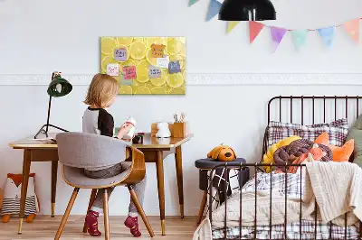 Magnetisk tavla med tillhörande penna och motiv av citronskivor