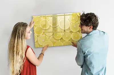 Magnetisk tavla med tillhörande penna och motiv av citronskivor