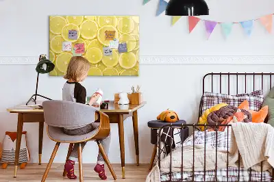 Magnetisk tavla med tillhörande penna och motiv av citronskivor