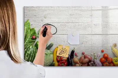 Magnetisk tavla med penna med motiv av grönsaker på bordet