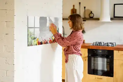 Magnetisk tavla med penna med motiv av grönsaker på bordet