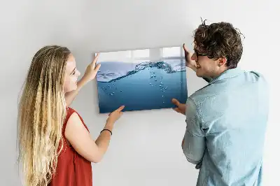 Magnetisk tavla med penna vattendetalj