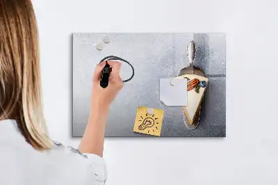 Magnetisk tavla med penna tårtbit