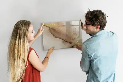 Magnetisk tavla med penna i marmormönstrat utförande i guld