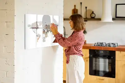 Magnetisk tavla med penna karta med färgglada bokstäver