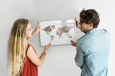 Magnetisk tavla med penna karta med färgglada bokstäver
