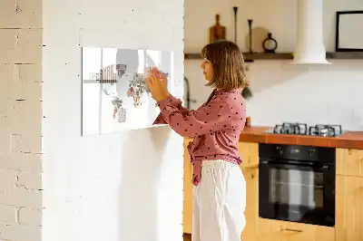 Magnetisk tavla med penna karta med färgglada bokstäver