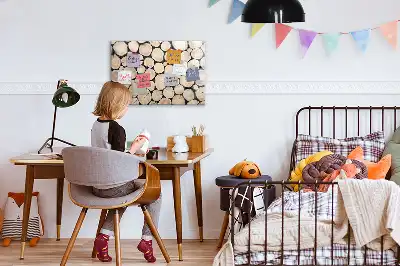 Magnetisk tavla med penna kapade trädstammar