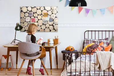 Magnetisk tavla med penna kapade trädstammar