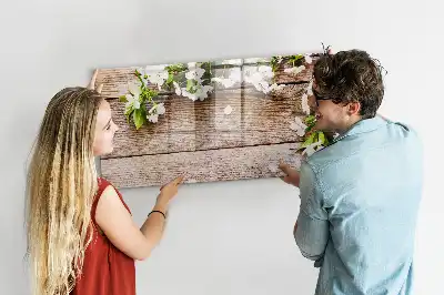 Magnetisk tavla med penna motiv med blommor på trä