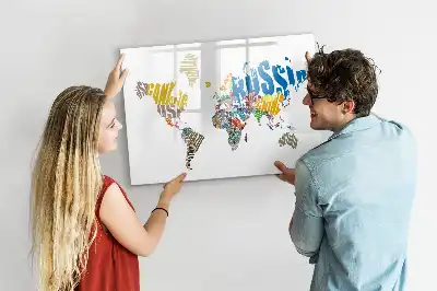 Världskarta av text magnetisk tavla inklusive penna