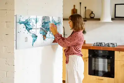 Magnetisk rittavla med motiv av en världskarta i akvarellstil