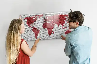 Magnetisk tavla med motiv av världskarta på tegelvägg och penna