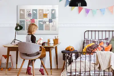 Kattkalender med magnetisk tavla och penna