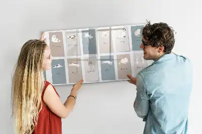 Kattkalender med magnetisk tavla och penna