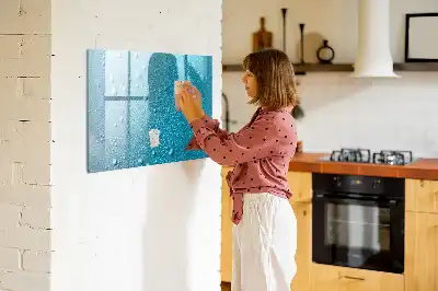 Magnetisk tavla med penna vattendroppar