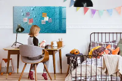 Magnetisk tavla med penna vattendroppar