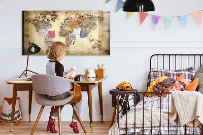 Magnetisk tavla motiv som en gammal världskarta med penna