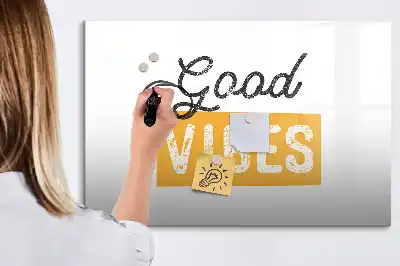 Magnetisk tavla med penna inspirerande mening