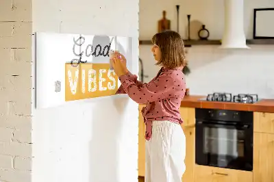 Magnetisk tavla med penna inspirerande mening