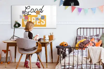 Magnetisk tavla med penna inspirerande mening
