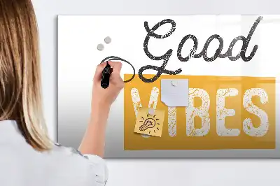 Magnetisk tavla med penna inspirerande mening